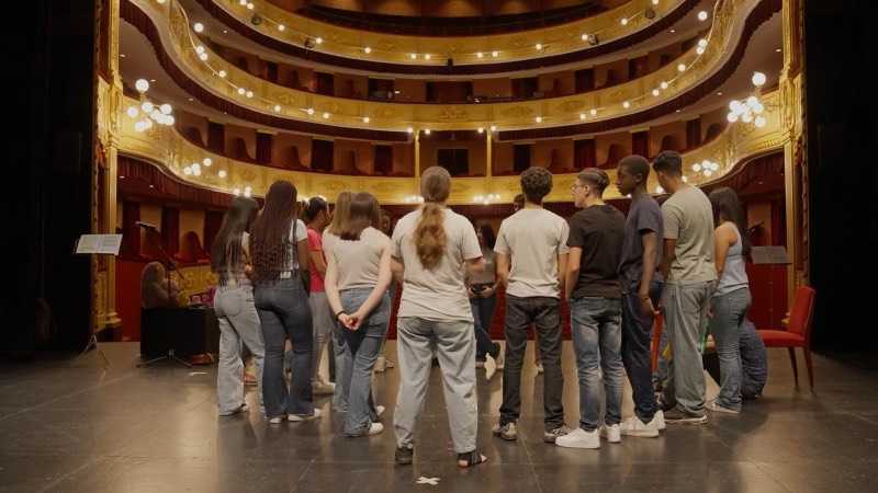 Fotograma de «Projectes de pràctica artística a les aules», documental per a Teatre Municipal de Girona
